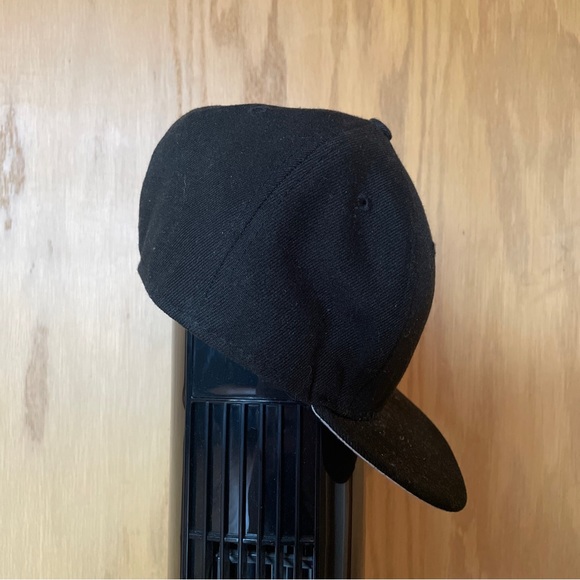 New Era custom embroidered skull cap - Picture 2 of 7